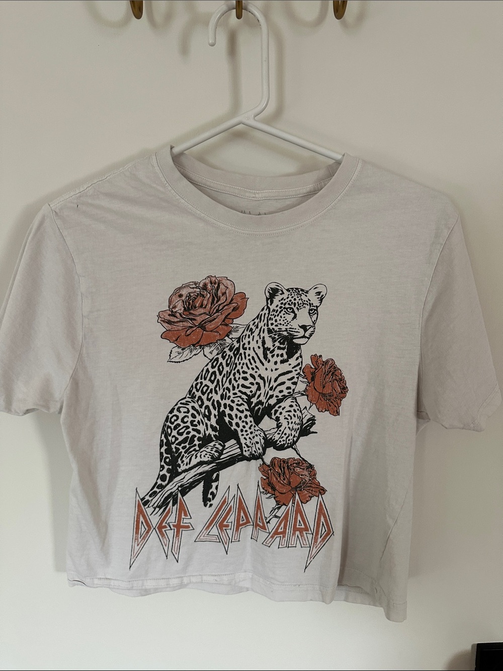 Def Leppard Graphic Crop Tee in White with Rose Accents